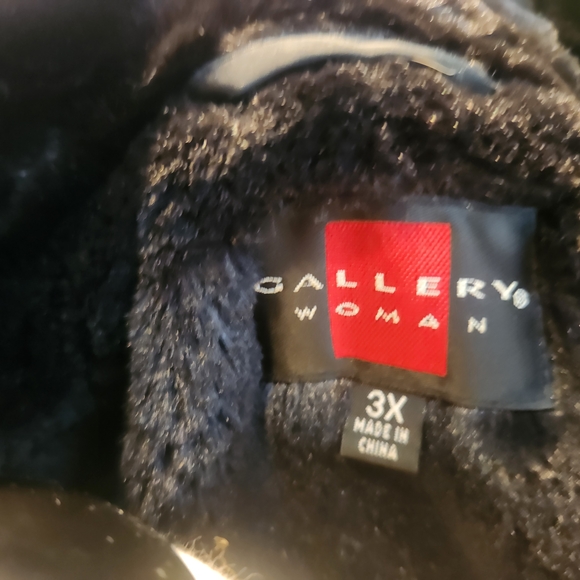 Gallery Woman Black Faux Fur Lined Coat - Picture 7 of 7